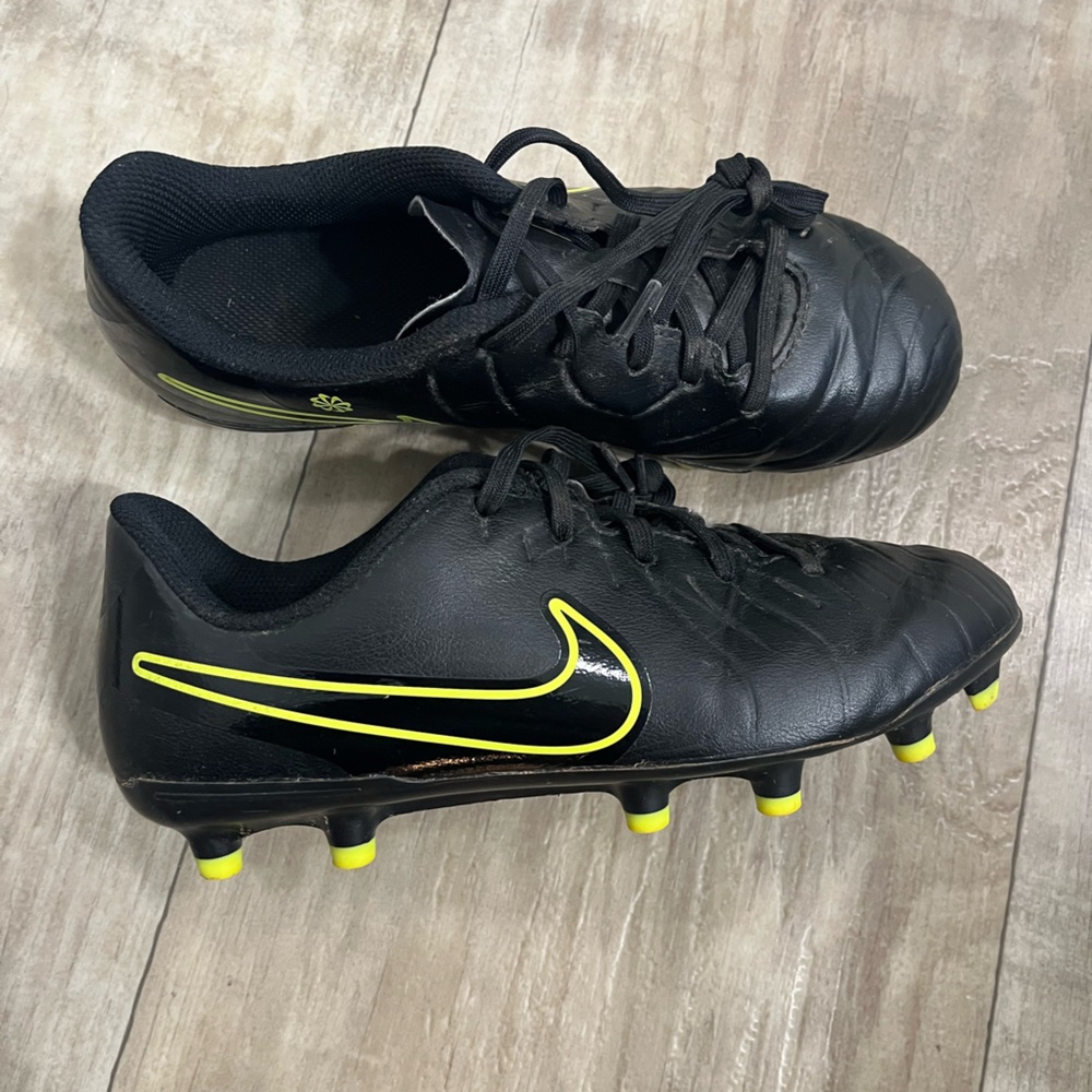 Nike Jr Tiempo Legend 10 Club Soccer Cleat